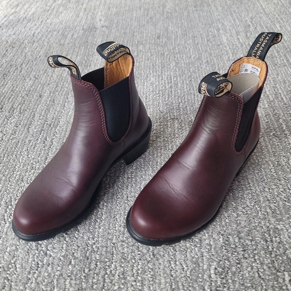 Blundstone Chelsea Boots in Dark Brown and Black - Picture 6 of 15